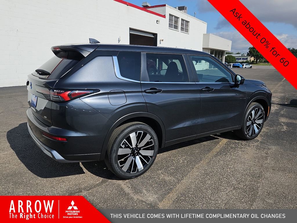 New 2025 Mitsubishi Outlander SE image 14