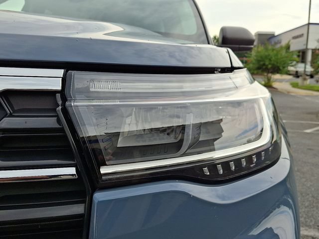 Certified 2025 Ford Explorer Active w/ Active Comfort Package AWD/4WD image 9