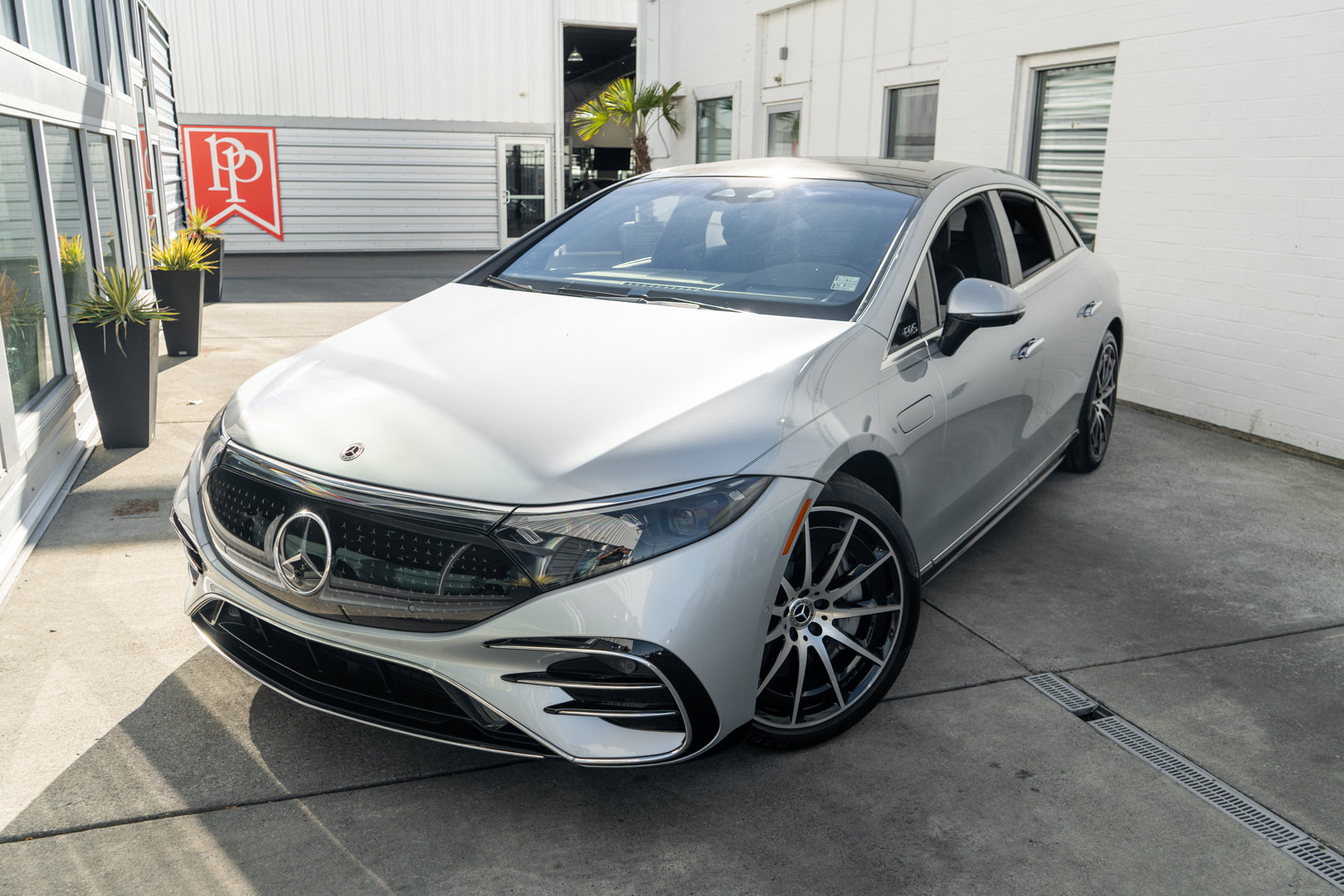 Used 2023 Mercedes-Benz EQS 580 4MATIC Sedan w/ Exclusive Trim Package image 3