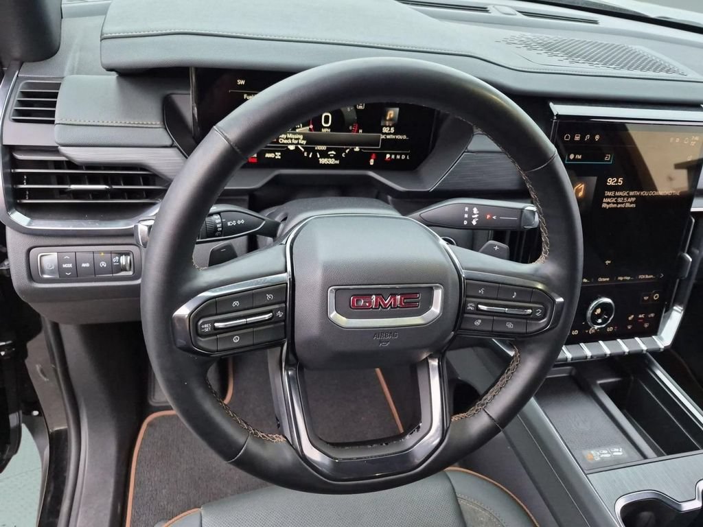 Used 2025 GMC Acadia AT4 AWD/4WD image 11