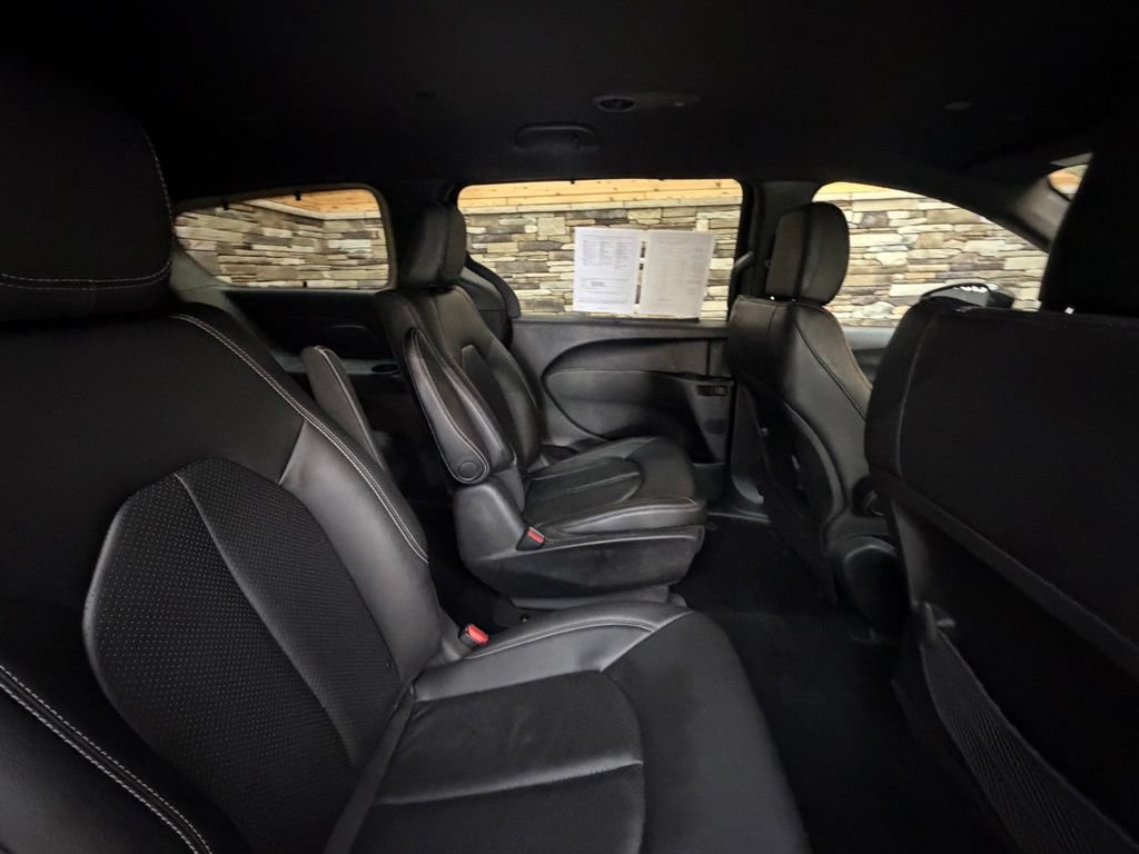 Used 2020 Chrysler Pacifica Touring-L w/ S Appearance Package FWD image 38