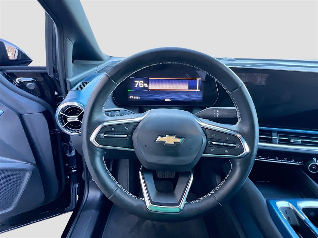 Used 2025 Chevrolet Equinox EV LT w/ Convenience Package image 11