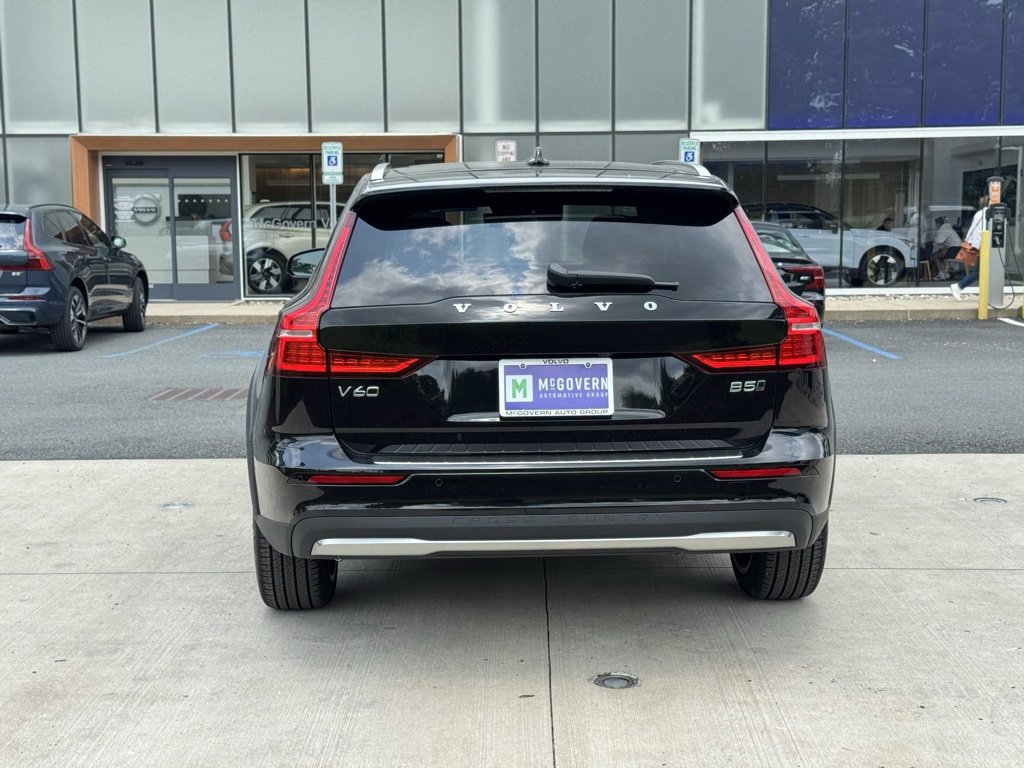 New 2026 Volvo V60 B5 Cross Country Ultra w/ Protection Package Premier image 11