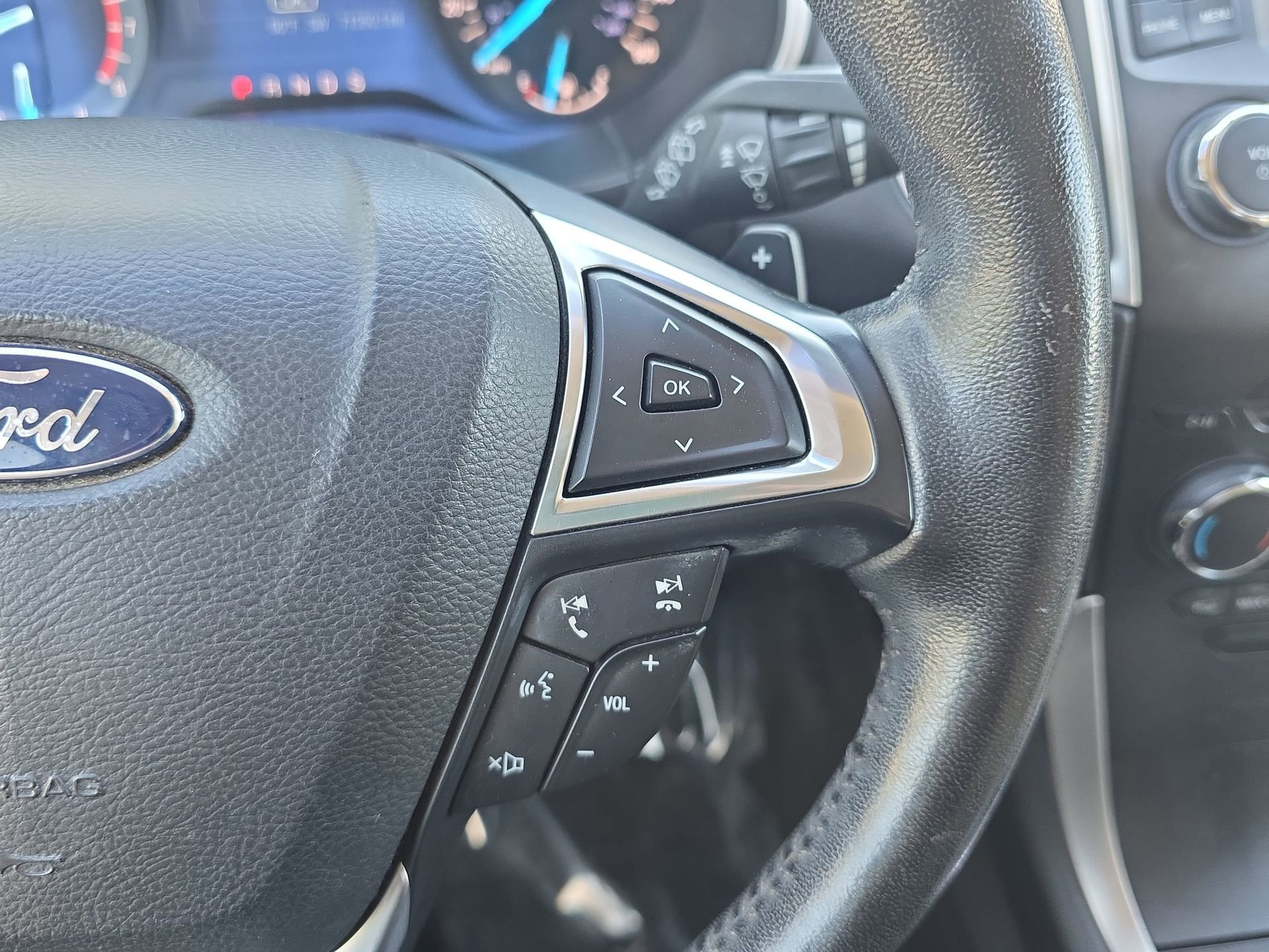 Used 2015 Ford Edge SEL FWD image 17