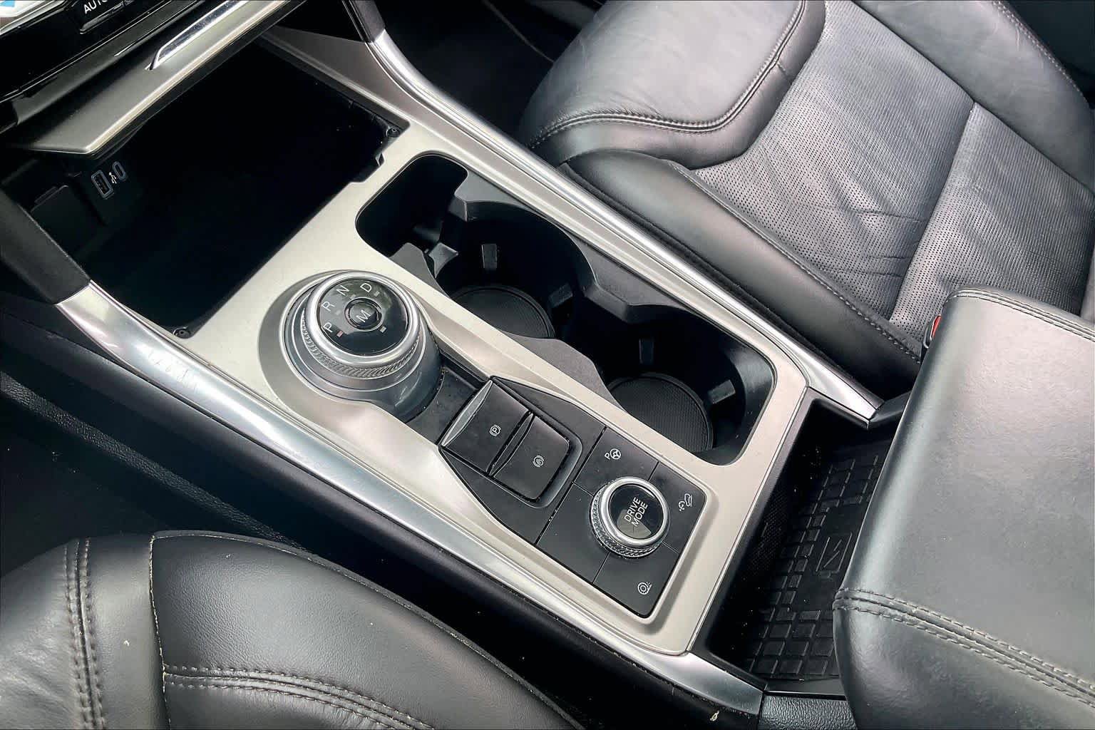Used 2021 Ford Explorer Platinum w/ Premium Technology Package image 16