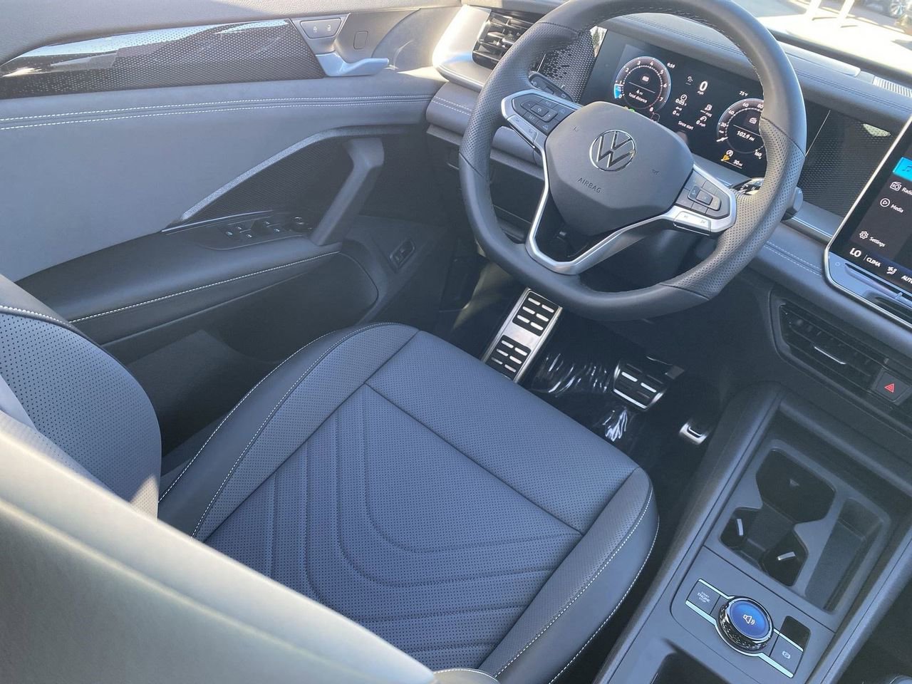 New 2026 Volkswagen Tiguan SE R-Line image 10