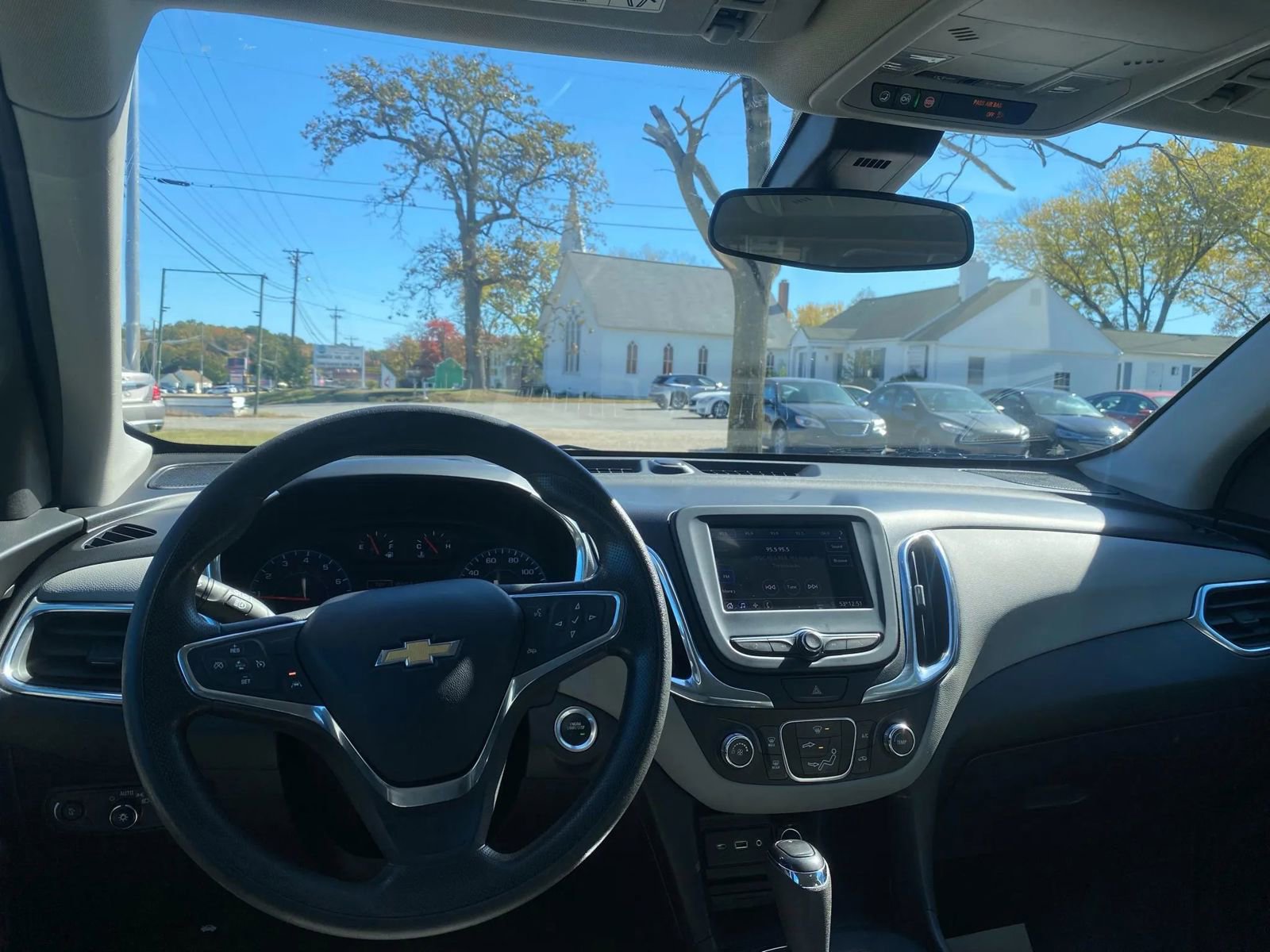 Used 2021 Chevrolet Equinox LS image 25