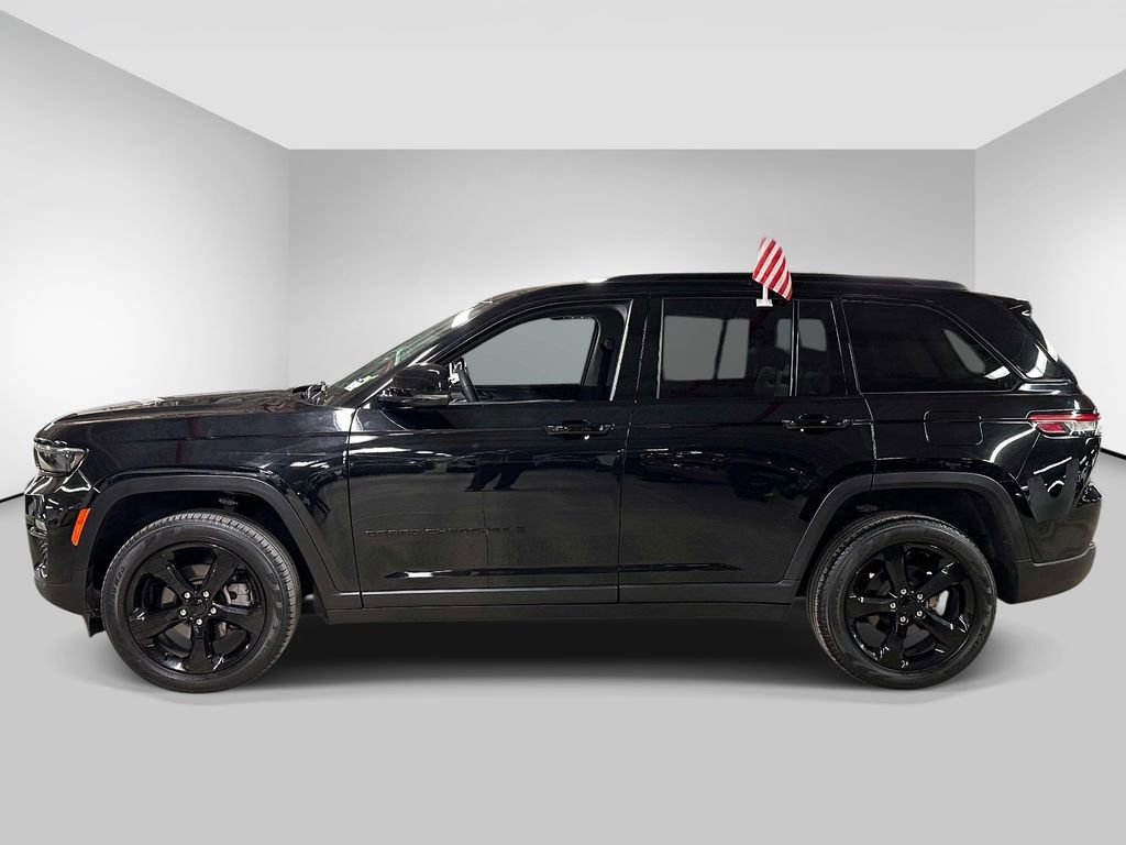Used 2023 Jeep Grand Cherokee Limited w/ Black Appearance Package image 2