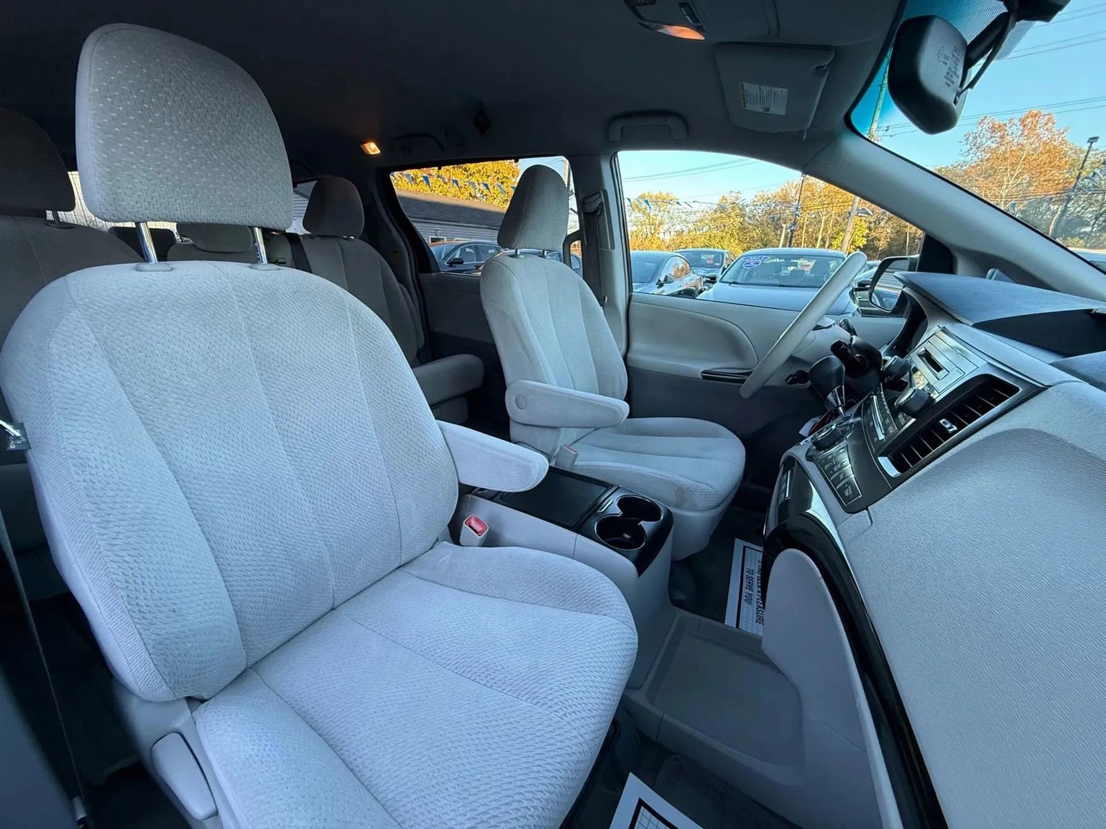 Used 2013 Toyota Sienna LE image 54