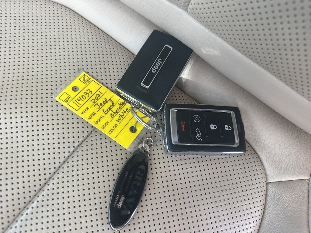 Used 2021 Jeep Grand Cherokee L Limited w/ Luxury Tech Group II image 38