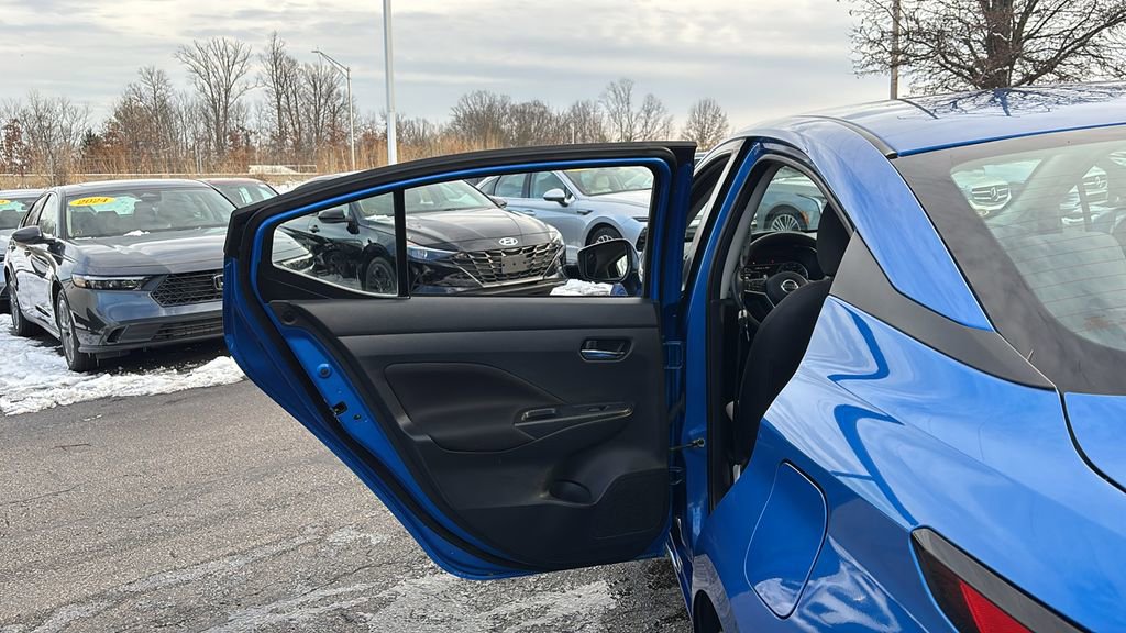 Used 2021 Nissan Versa SV image 28