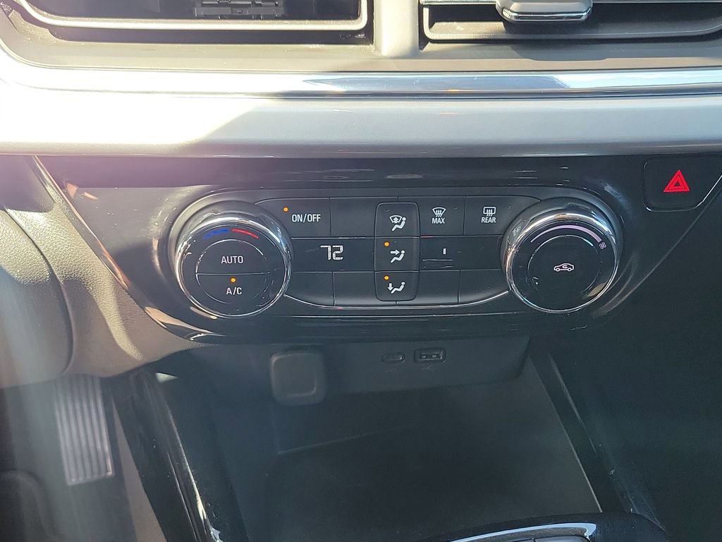 Used 2025 Chevrolet Trax LT FWD image 30