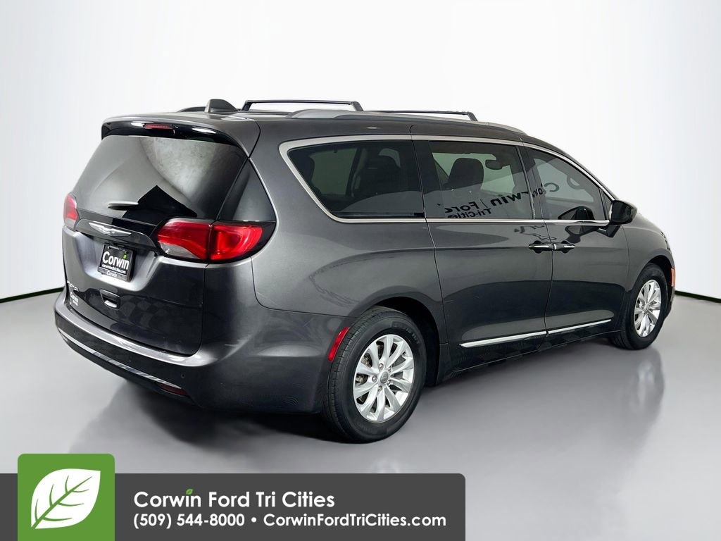 Used 2018 Chrysler Pacifica Touring-L Plus image 15