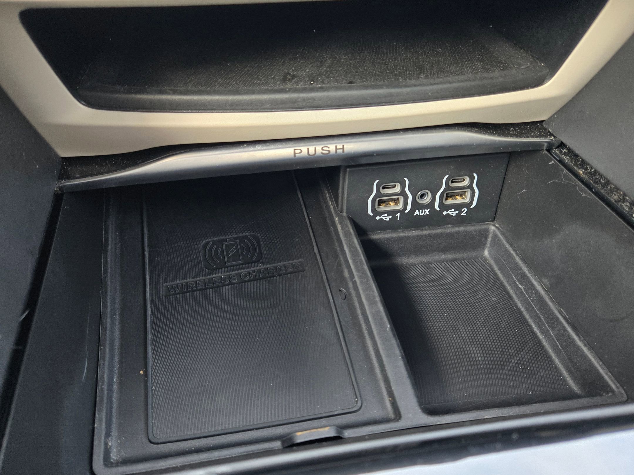 Used 2023 Chrysler Pacifica Limited image 29