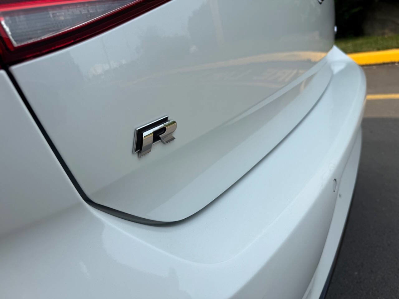 Used 2015 Volkswagen Golf R 4-Door image 33