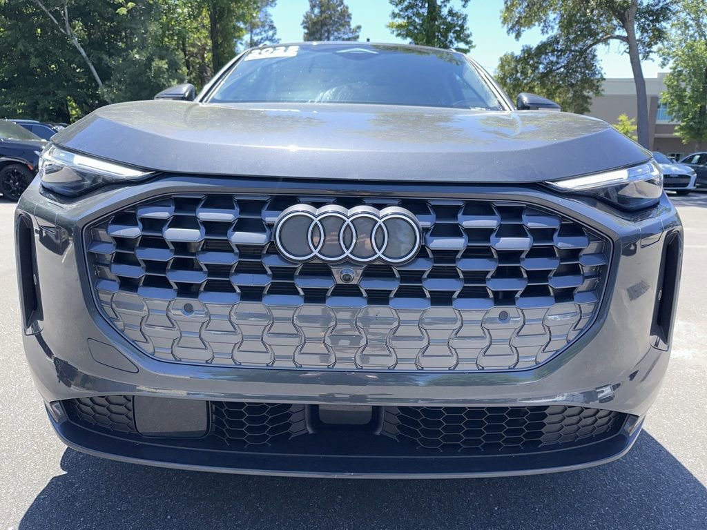 Used 2025 Audi Q5 Premium Plus w/ Premium Plus AWD/4WD image 2