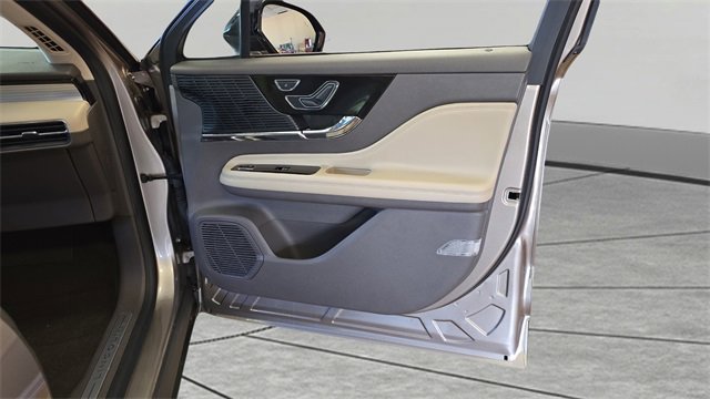 Used 2021 Lincoln Corsair AWD w/ Equipment Group 101A image 15