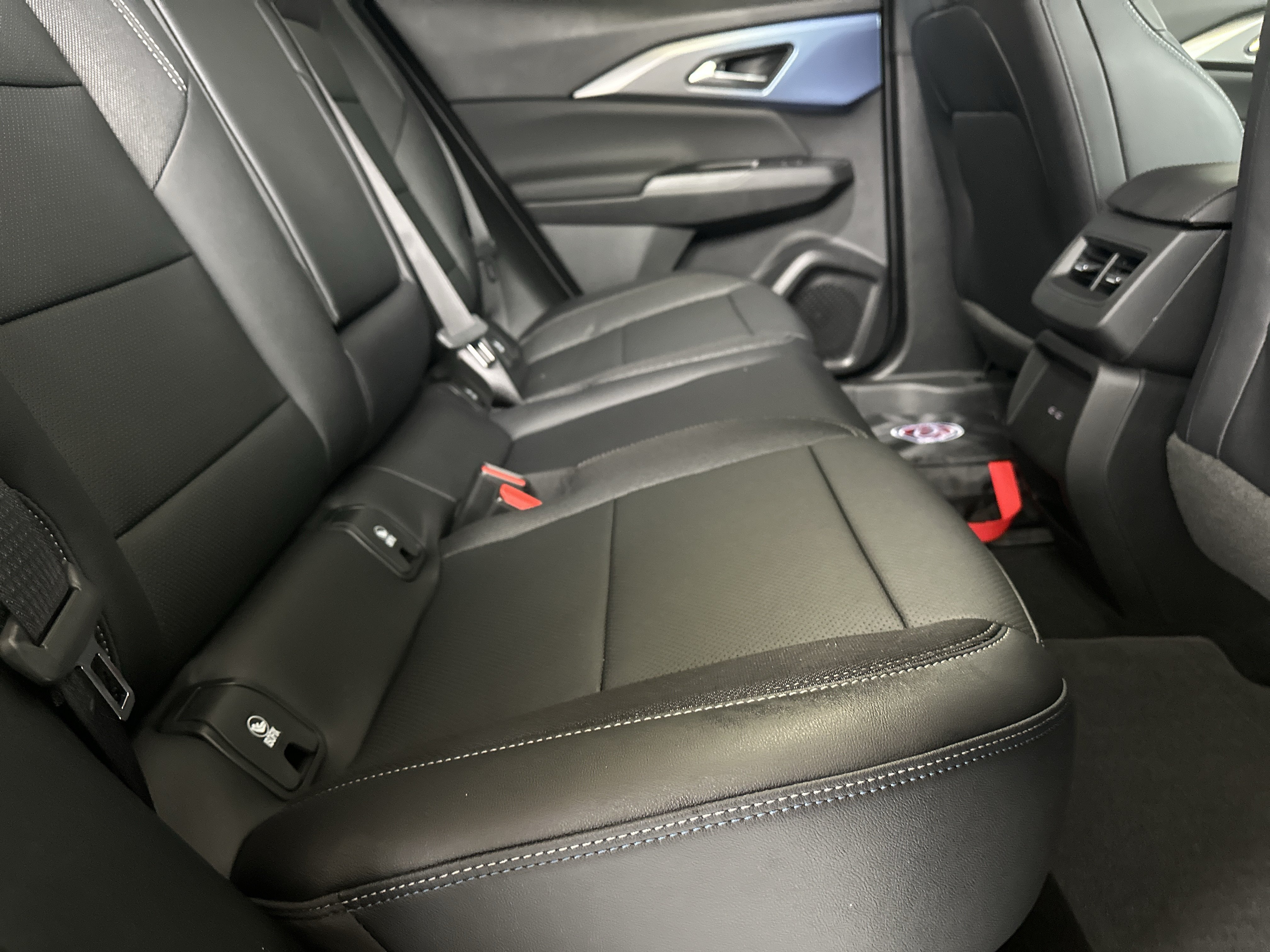 New 2026 Chevrolet Equinox EV LT AWD/4WD image 17