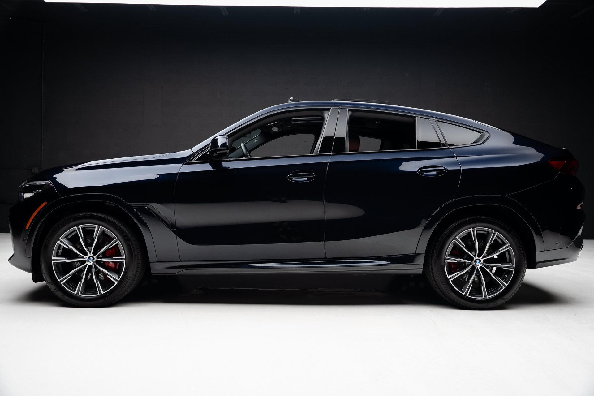 Used 2023 BMW X6 xDrive40i w/ M Sport Package AWD/4WD image 17