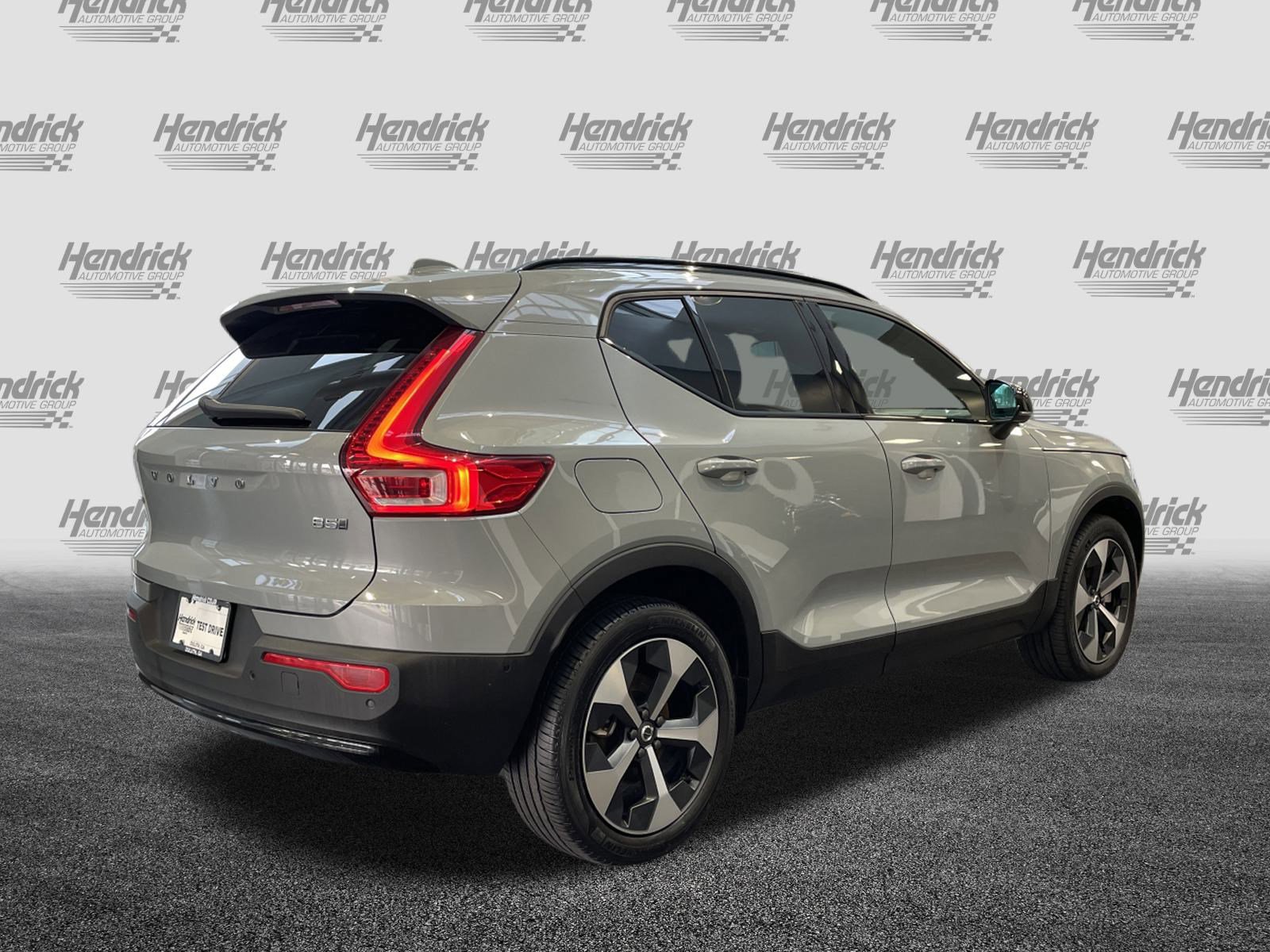 Used 2025 Volvo XC40 B5 Plus image 10