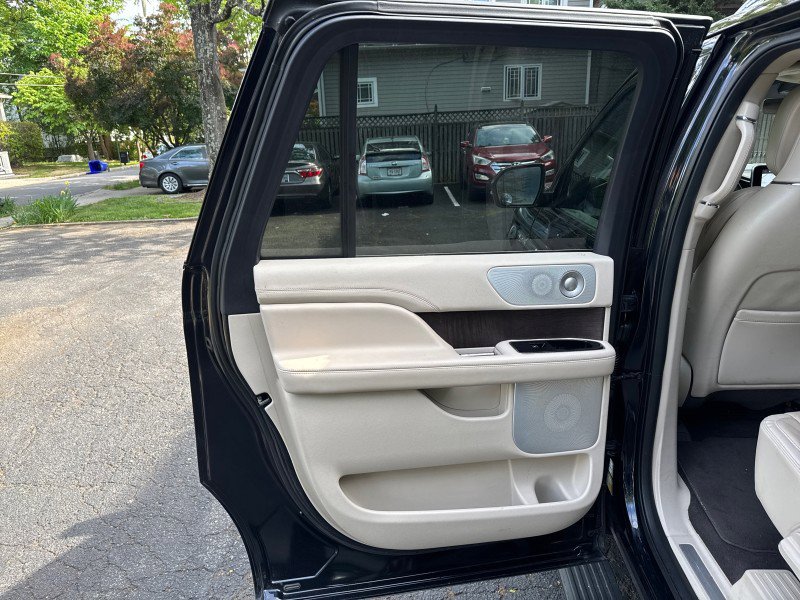 Used 2021 Lincoln Navigator L Reserve w/ Luxury Package AWD/4WD image 14