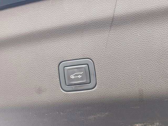 Certified 2023 GMC Yukon Denali image 12