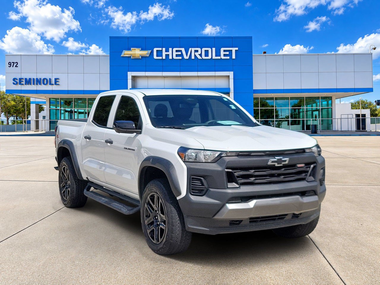 Used 2023 Chevrolet Colorado Trail Boss w/ Technology Package AWD/4WD image 2
