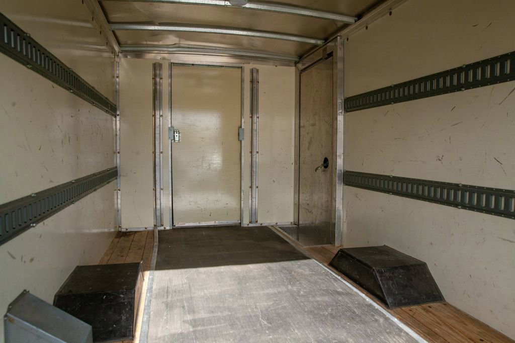 Used 2005 Ford E-350 and Econoline 350 Super Duty image 11