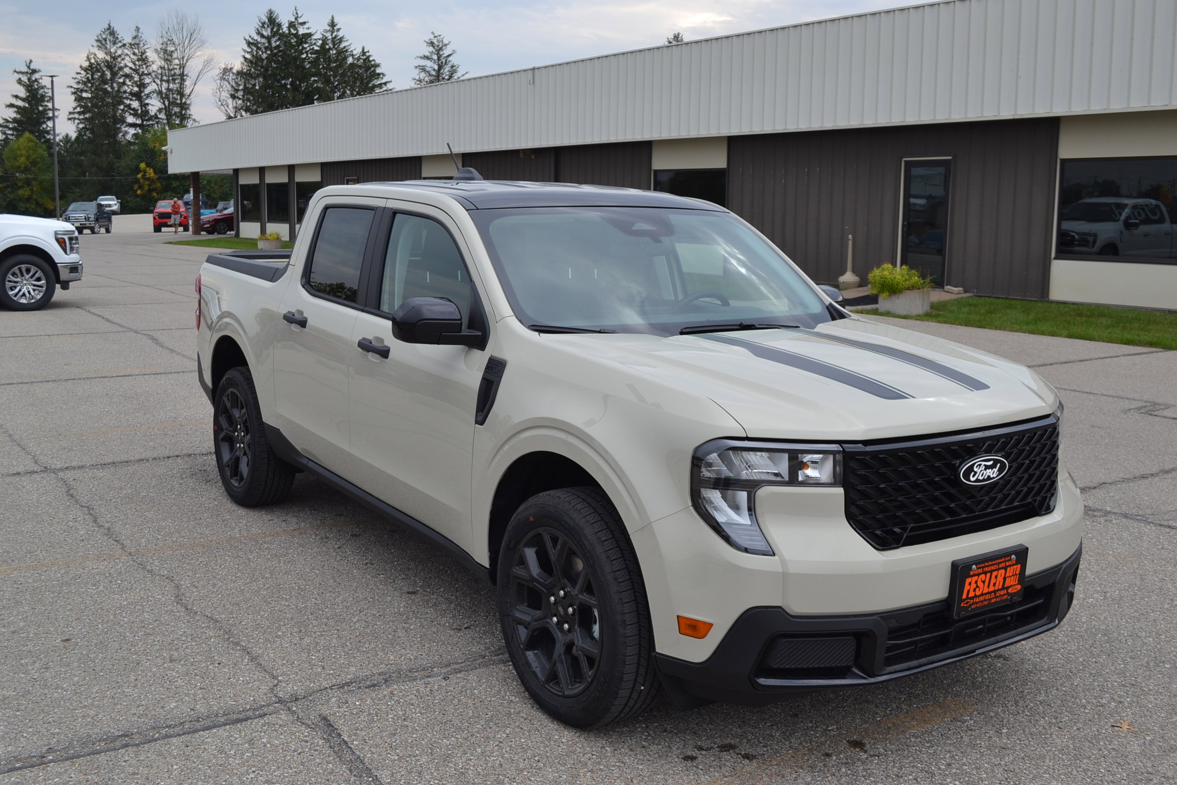 New 2025 Ford Maverick XLT w/ XLT Luxury Package image 4