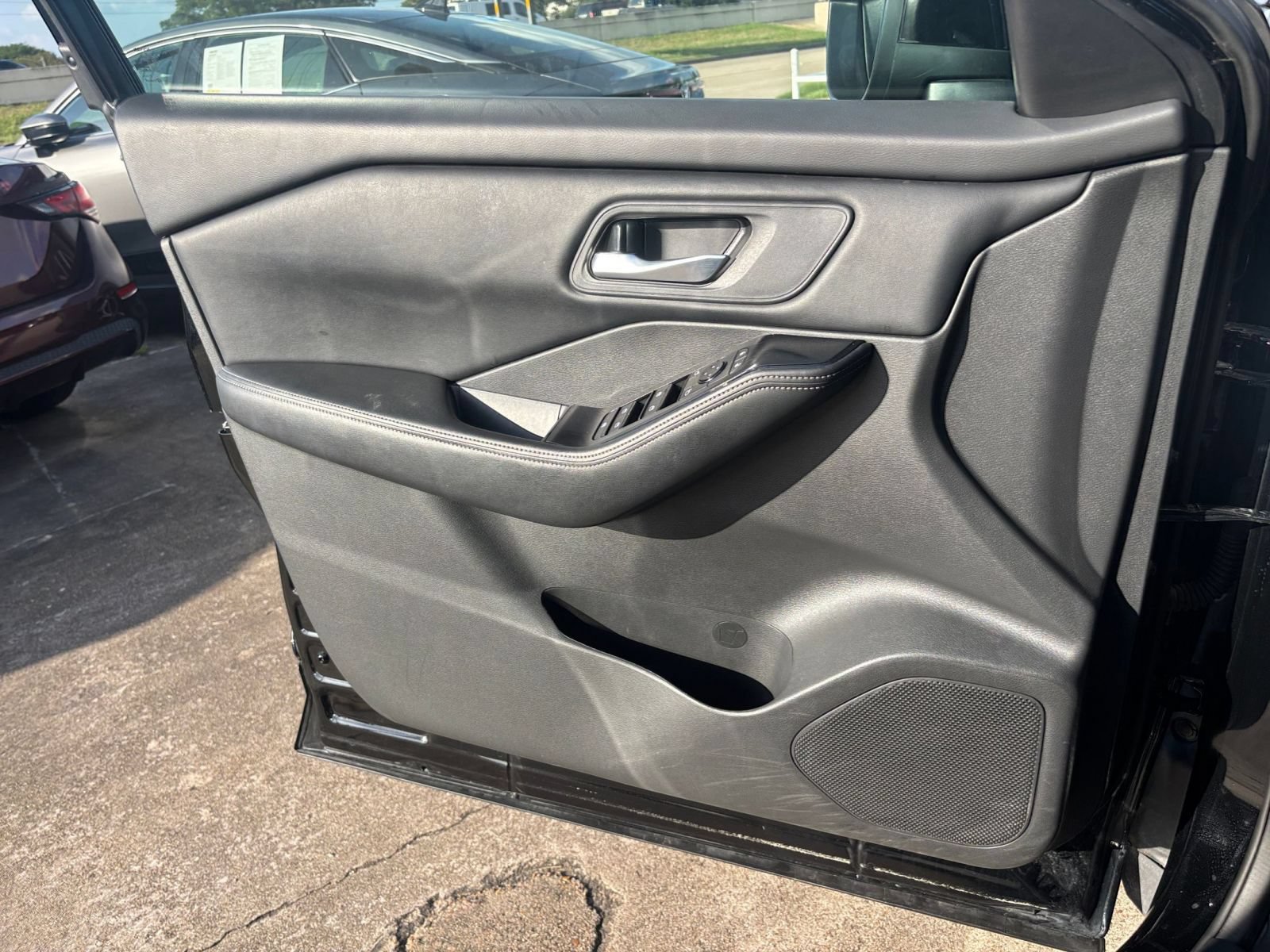 Used 2025 Nissan Rogue SV AWD/4WD image 18
