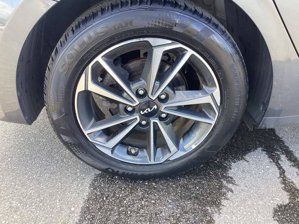 Used 2023 Kia Forte LXS image 7