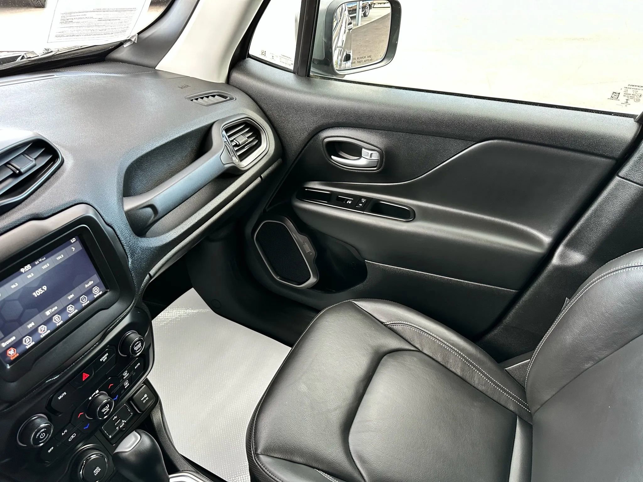 Used 2020 Jeep Renegade Limited image 10