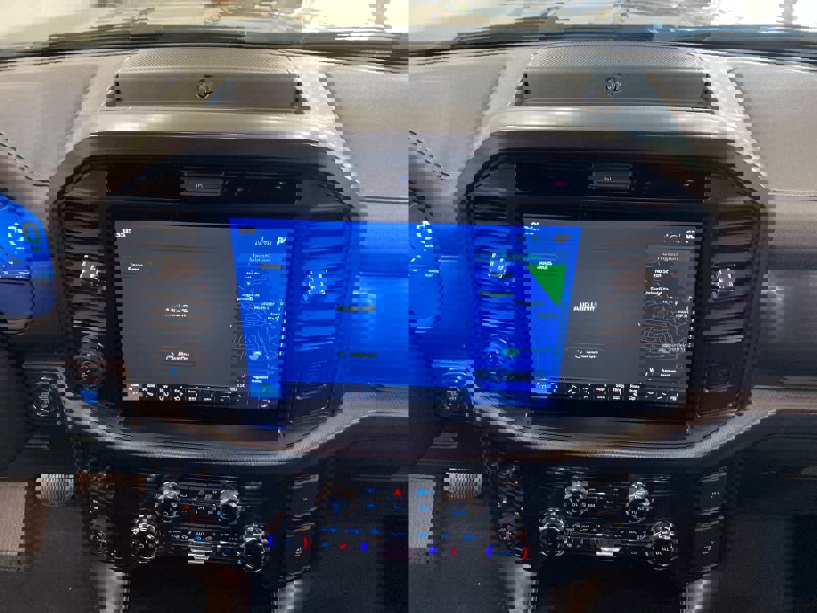 New 2025 Ford F150 Lariat w/ Equipment Group 501A Mid image 19