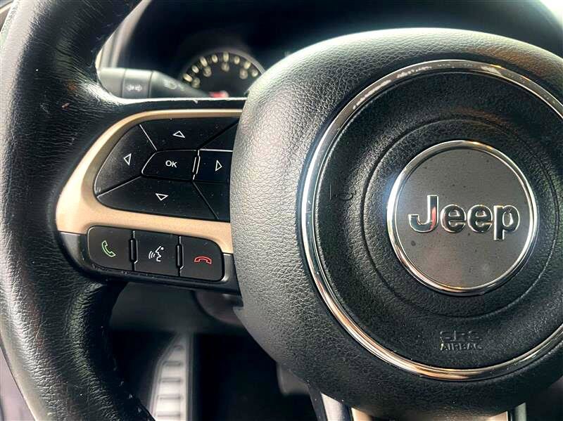 Used 2017 Jeep Renegade Latitude image 11