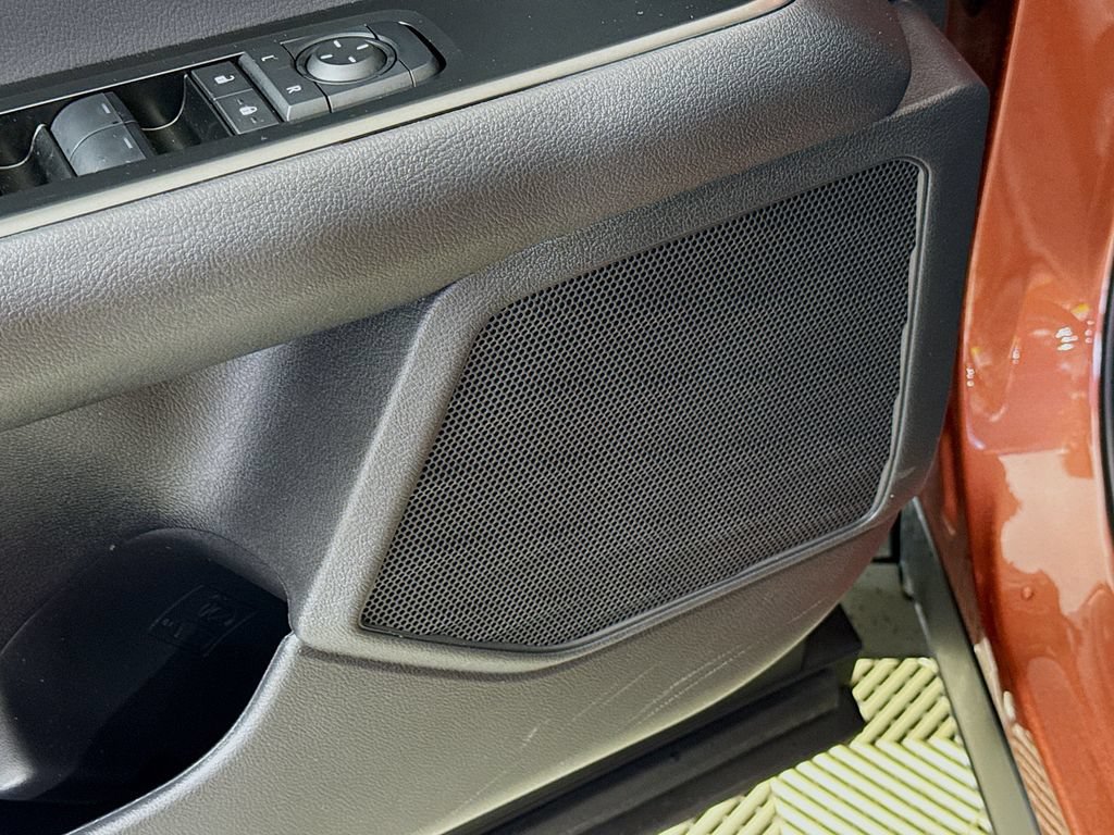 Certified 2025 Lexus UX 300h FWD w/ Accessory Package (Z2) image 19