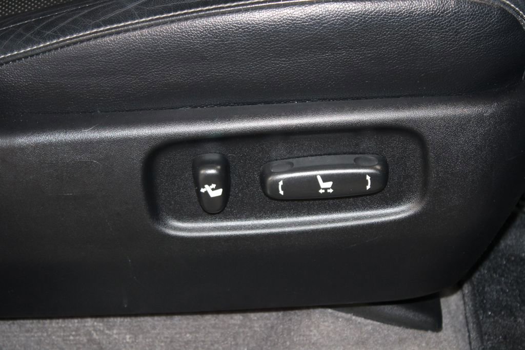 Used 2013 Toyota Land Cruiser AWD/4WD image 27