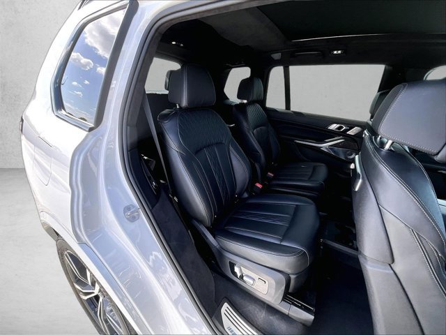 Used 2025 BMW X7 M60i w/ Executive Package image 29