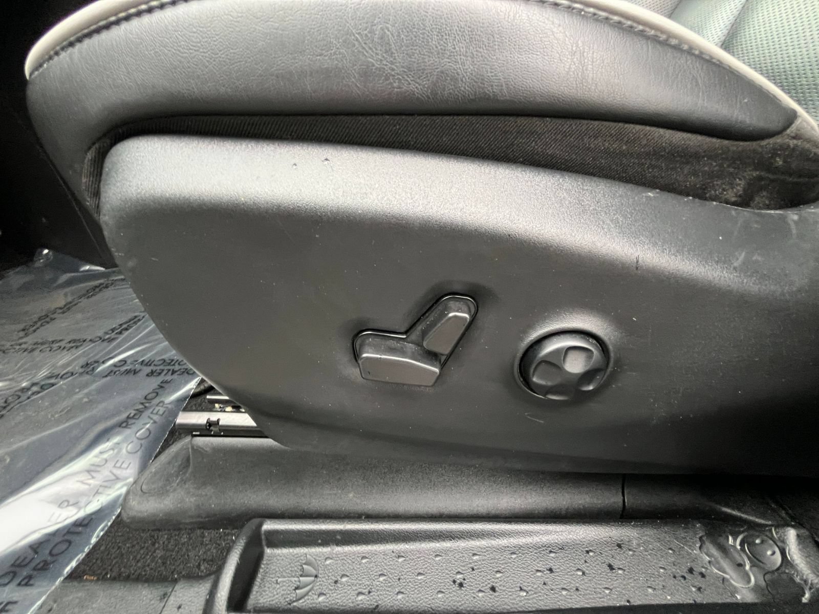 Used 2025 Chrysler Pacifica Limited FWD image 23