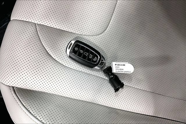 Used 2023 Hyundai Elantra Limited FWD image 31