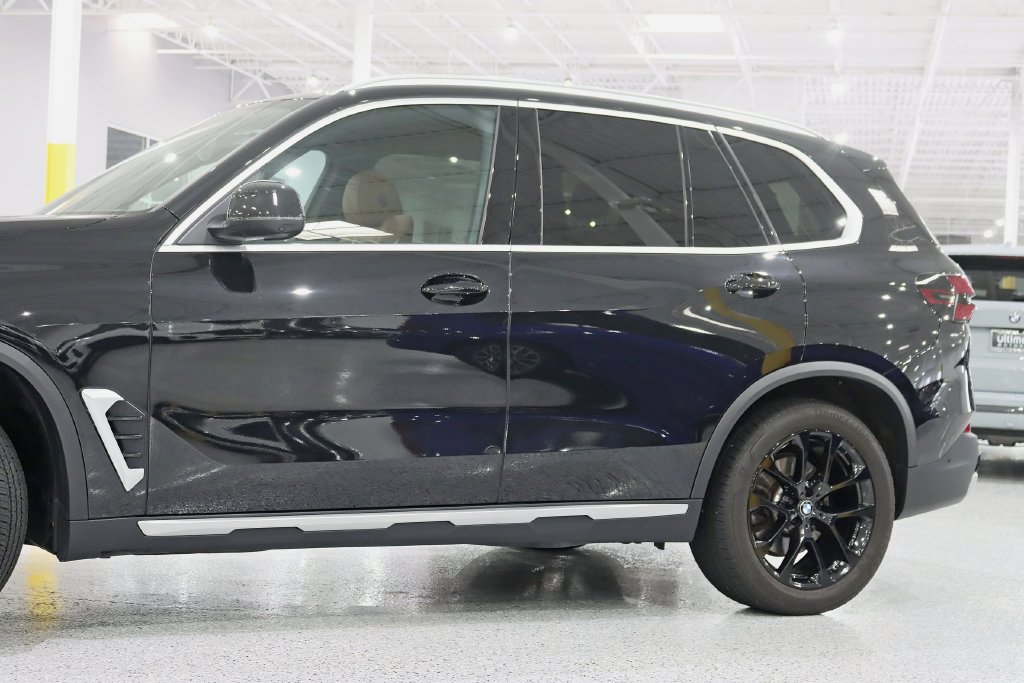 Used 2024 BMW X5 xDrive40i w/ Premium Package AWD/4WD image 3