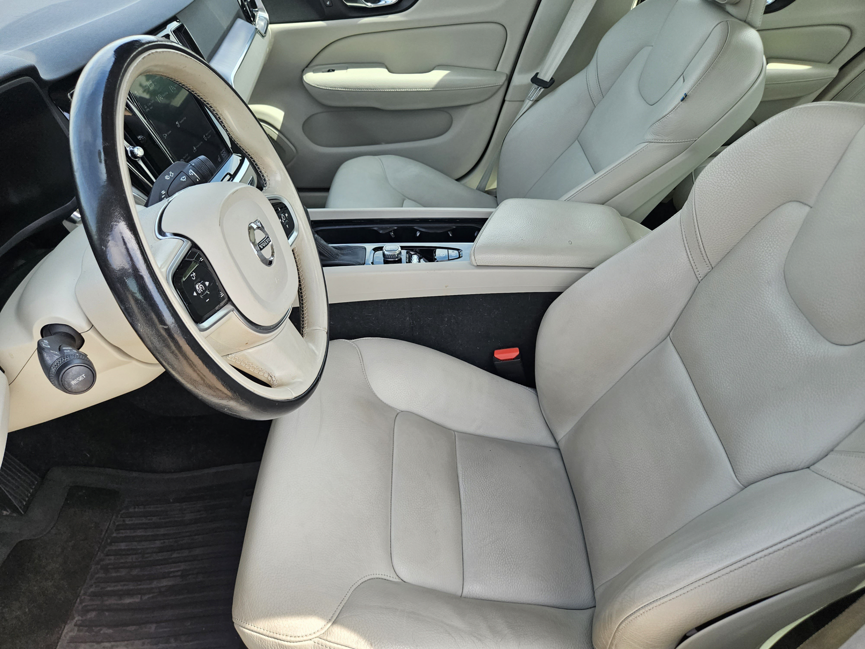 Used 2019 Volvo S60 T6 Momentum w/ Premium Package AWD/4WD image 5