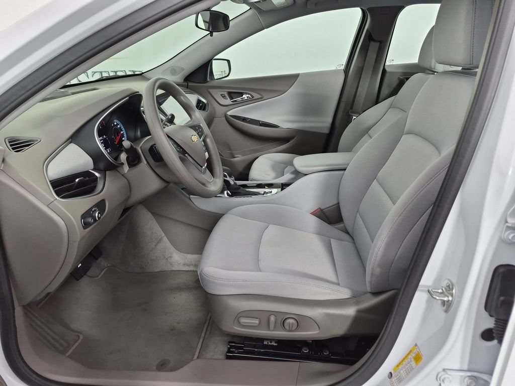 Certified 2025 Chevrolet Malibu LS FWD image 16