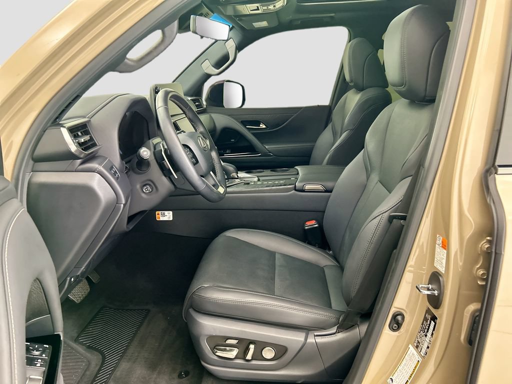 Used 2025 Lexus LX 700h Overtrail AWD/4WD image 17