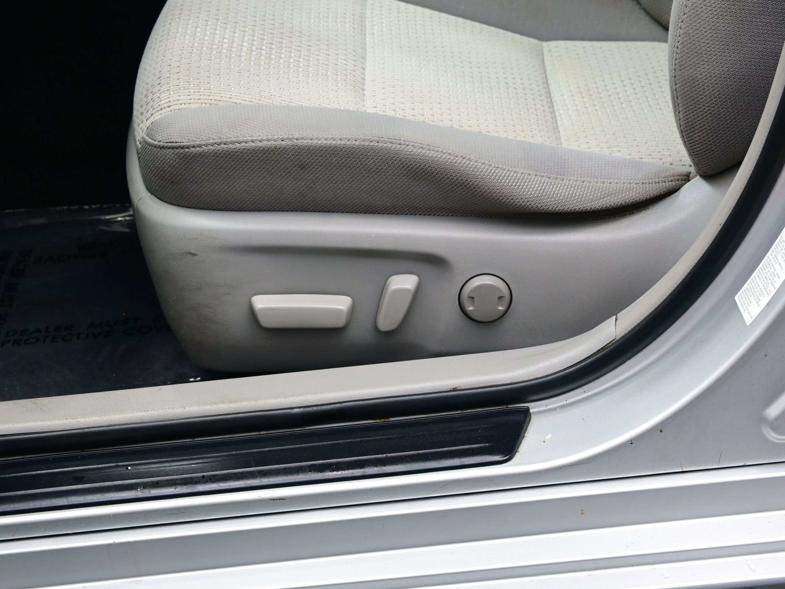 Used 2013 Toyota Camry L image 11