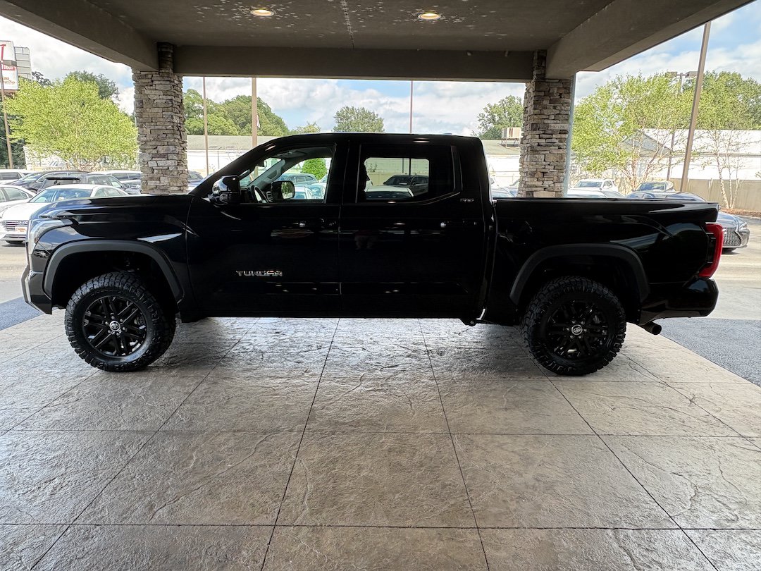 Used 2024 Toyota Tundra SR5 w/ SR5 Convenience Package AWD/4WD image 9