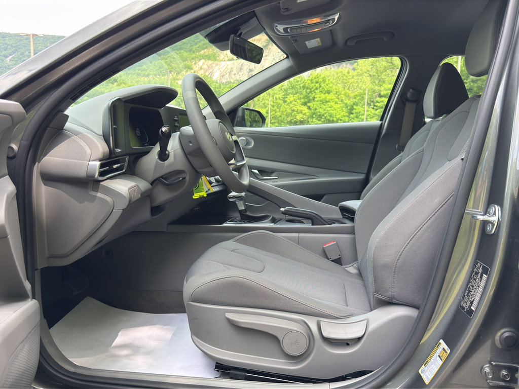 Certified 2026 Hyundai Elantra SE w/ Cargo Package FWD image 10