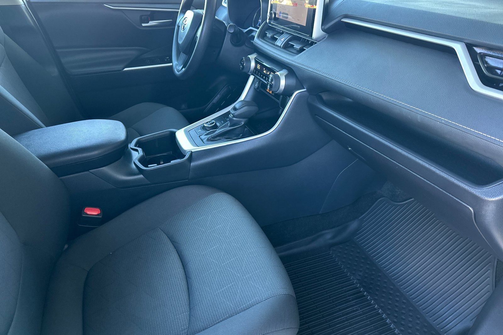 Used 2025 Toyota RAV4 XLE image 18