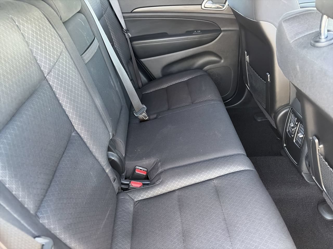 Used 2020 Jeep Grand Cherokee Laredo RWD image 12