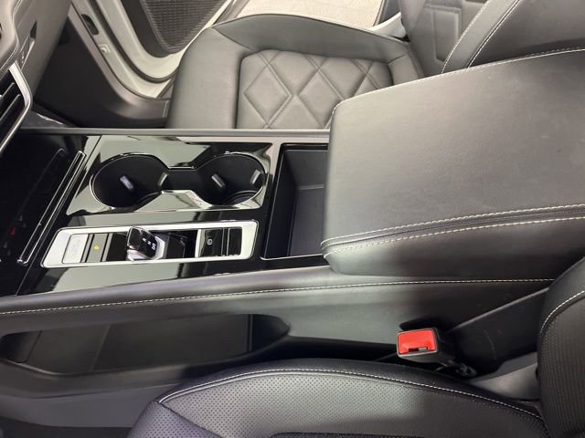 Used 2025 Volkswagen Atlas SE image 27