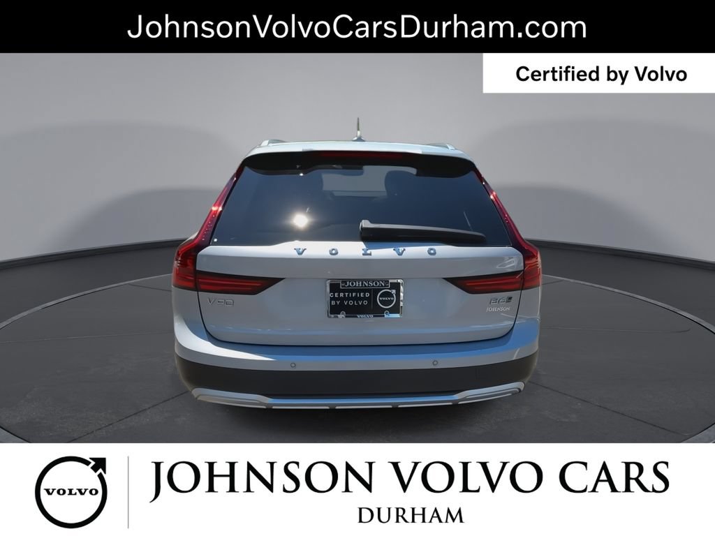 Certified 2025 Volvo V90 B6 Cross Country Plus AWD/4WD image 8